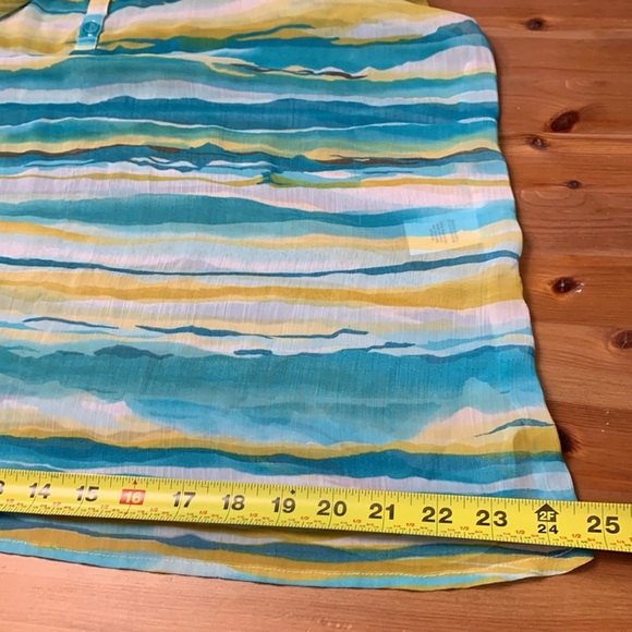 Northern Reflections light, airy, flowing, opaque sleeveless top. - Picture 9 of 12